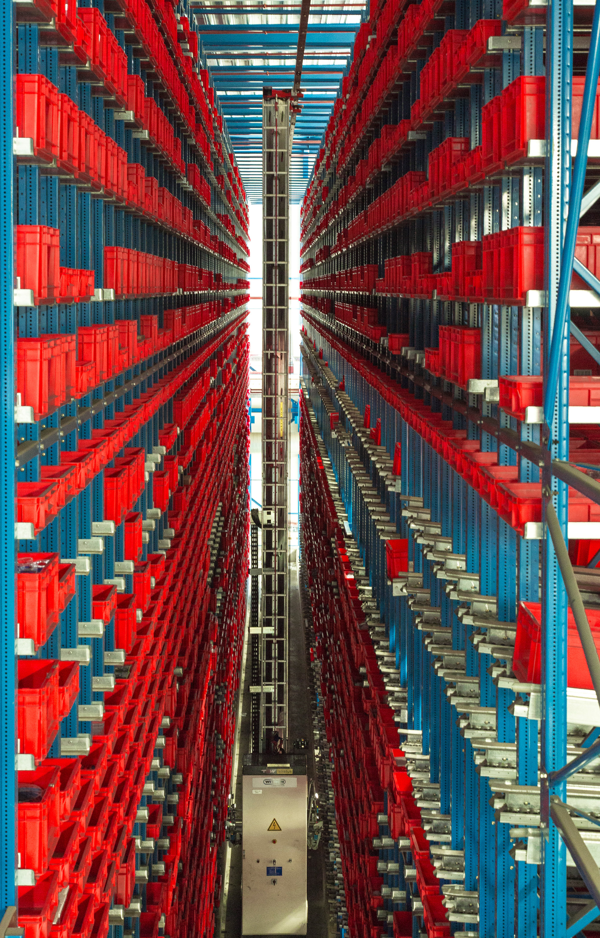 High-bay warehouse in the distribution centre of Distrelec & Nedis