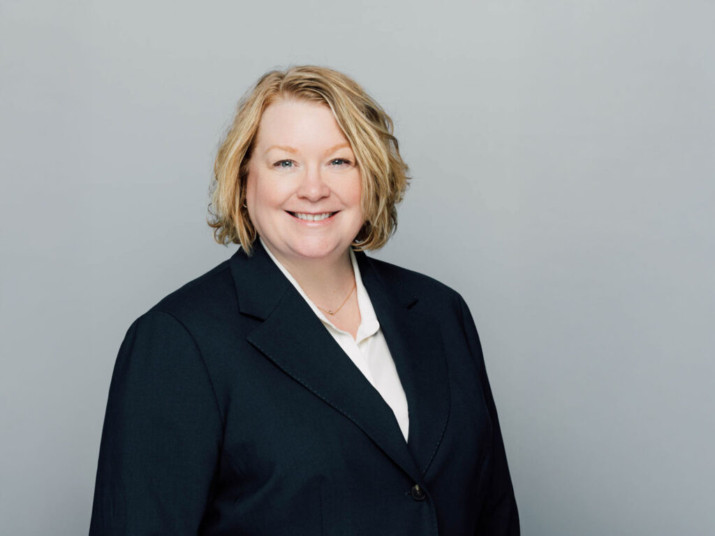 Portrait of Cindy Reiss-Clark, Chief Operating Officer Head of Division Healthcare